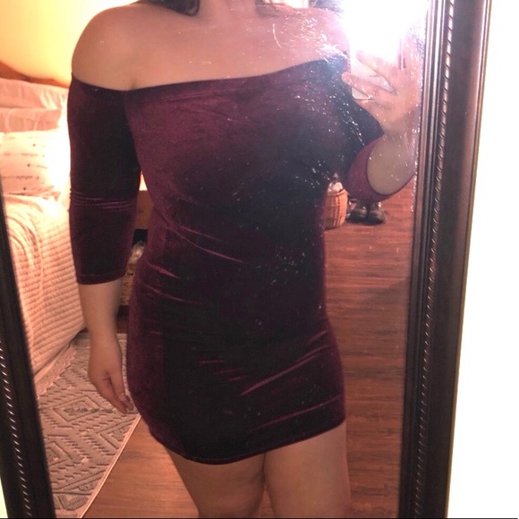 Forever 21 Off-Shoulder Velvet Bodycon Dress - Picture 2 of 6